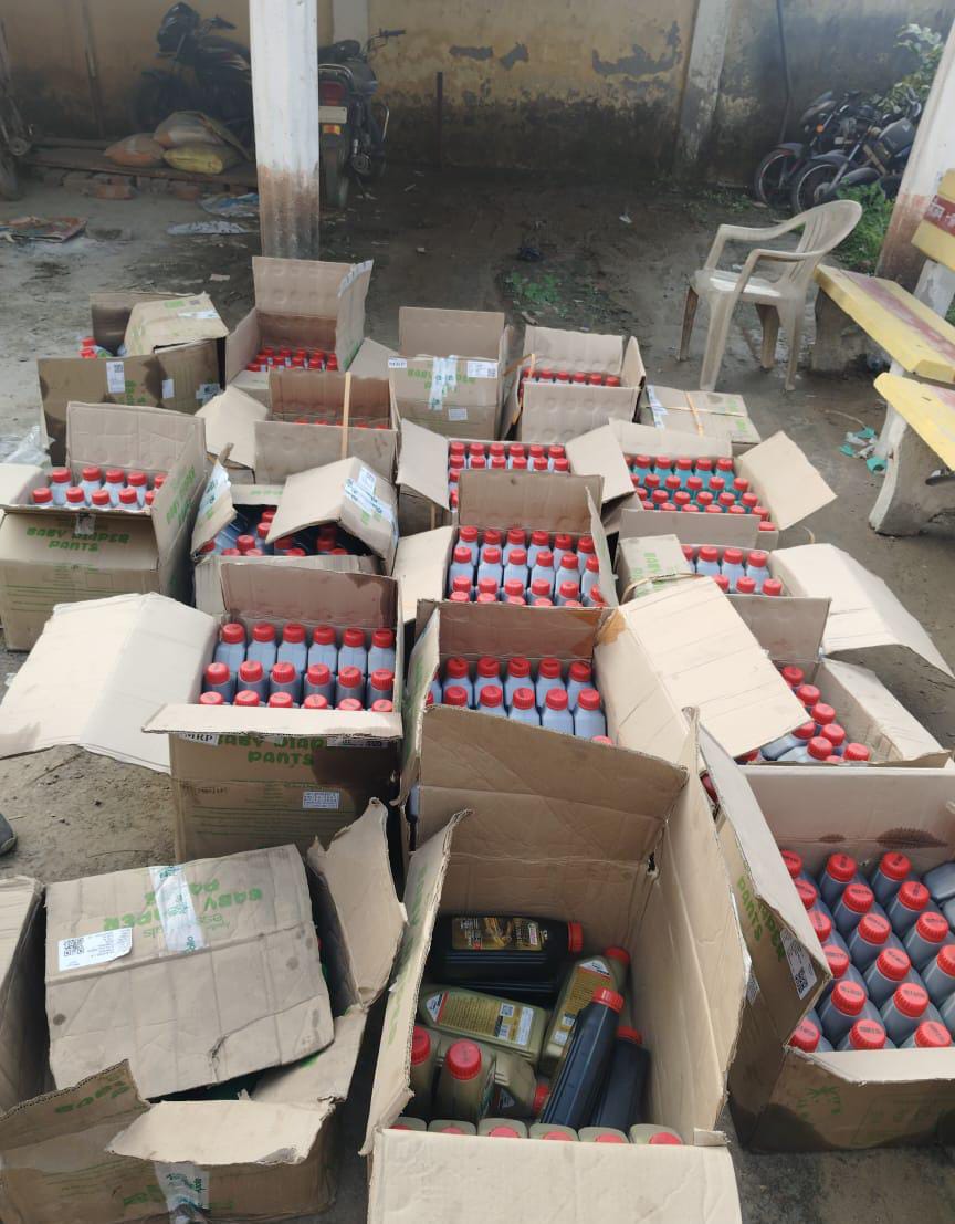 पलामूः हैदरनगर में नकली मोबिल के धंधे का भंडाफोड़, एक गिरफ्तार