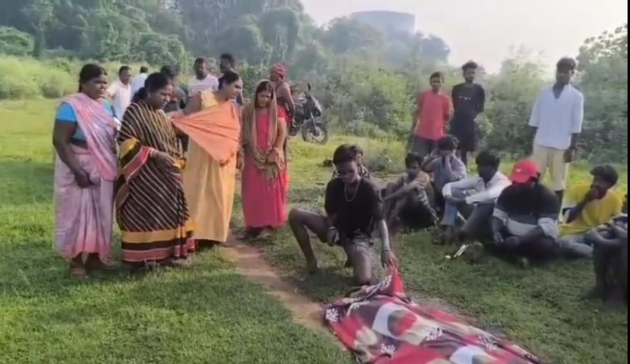 धनबादः ईस्ट बसुरिया से BCCL कर्मी का शव बरामद, जांच में जुटी पुलिस