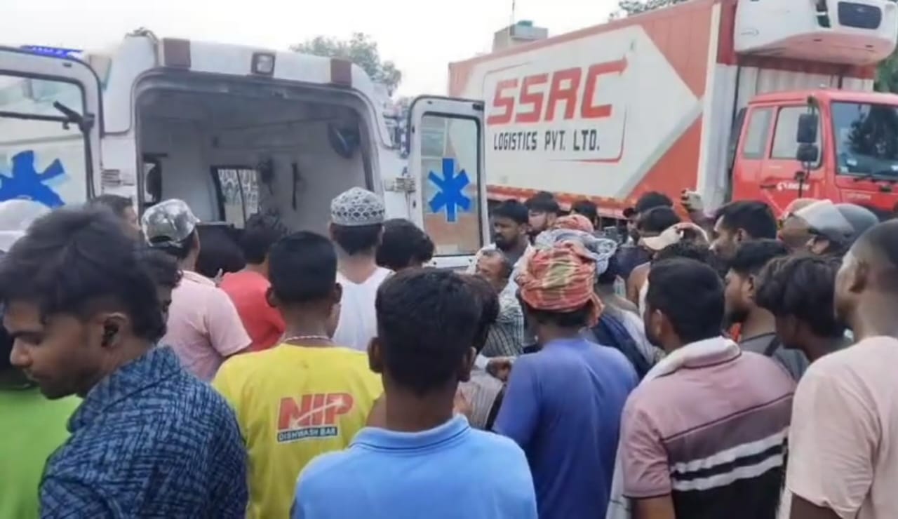 धनबादः निरसा में कोयला लोड ट्रक के धक्के से बाइक सवार युवक घायल