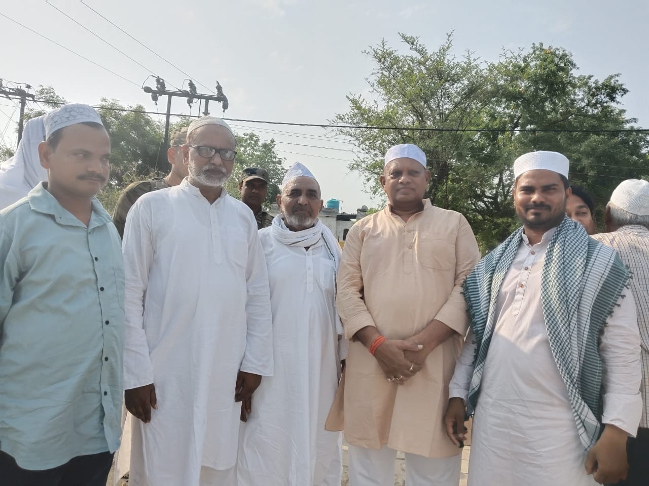 पलामू: अकीदत के साथ पढ़ी गई बकरीद की नमाज, विधायक ने दी मुबारकबाद