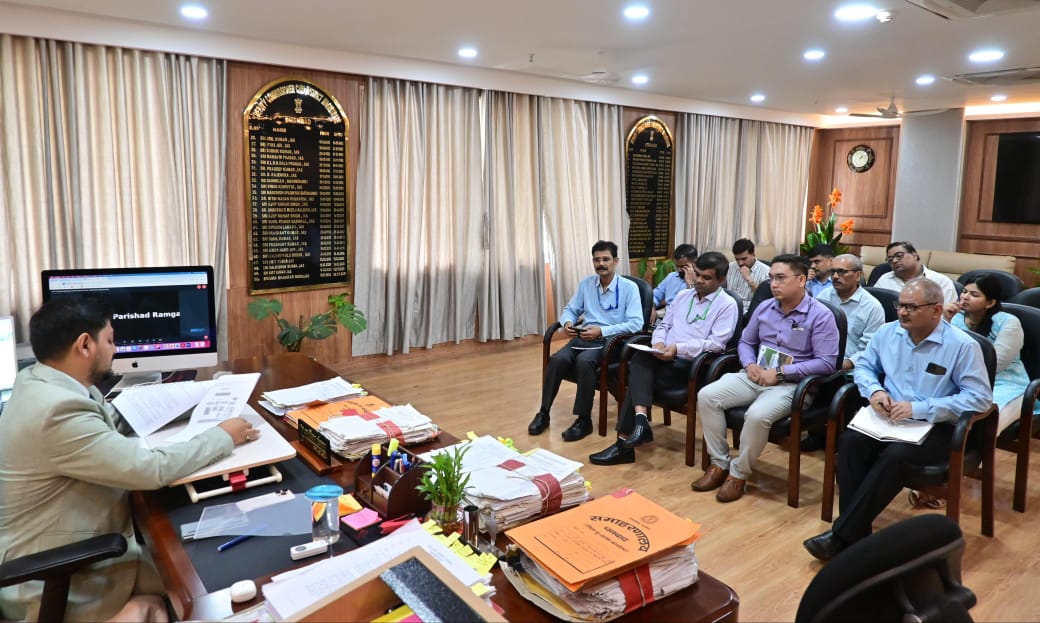 झरिया मास्टर प्लान को लेकर डीसी ने की बैठक, समयबद्ध कार्रवाई पर जोर