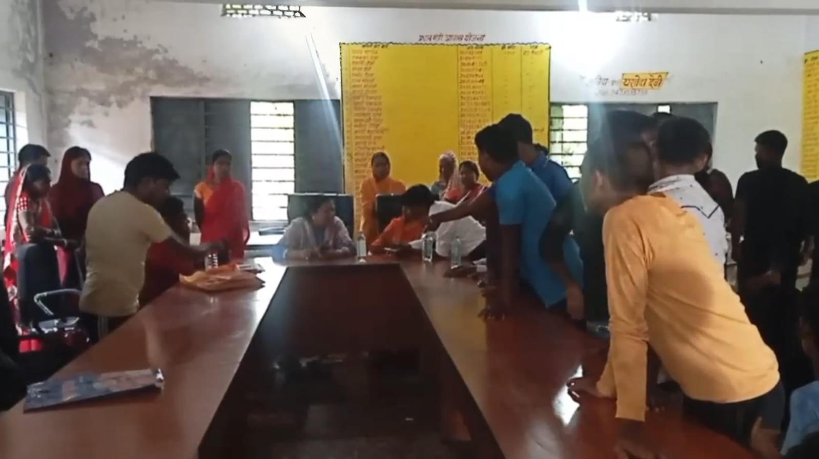 धनबादः बिना सूचना ग्रामसभा बुलाने पर हंगामा