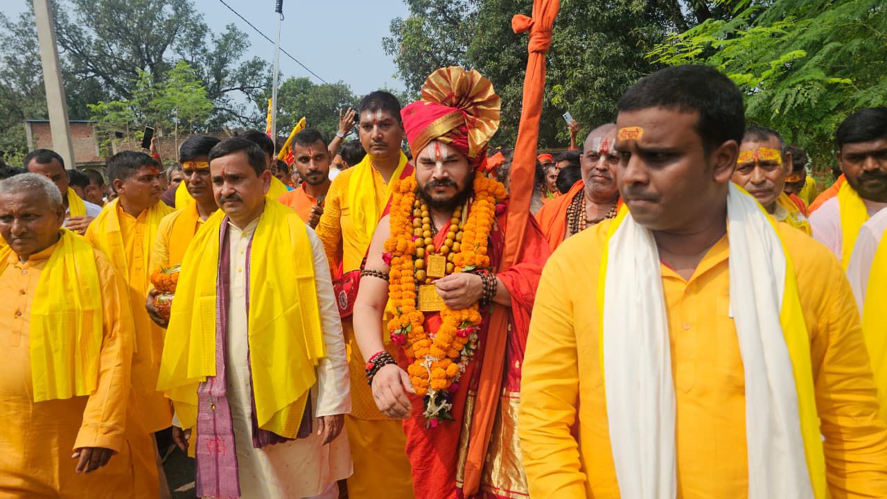 पलामूः लोकेया में कलशयात्रा के साथ श्री लक्ष्मीनारायण महायज्ञ का शुभारंभ