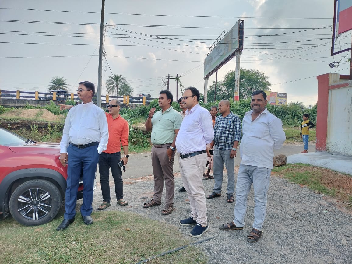 देवघरः नगर निगम के अधिकारियों ने डढ़वा नदी छठ घाट का किया निरीक्षण
