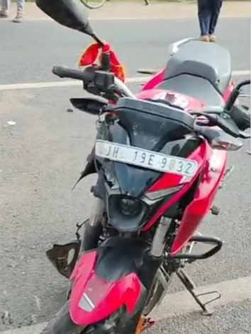 लातेहारः चंदवा में ट्रेलर की चपेट में आकर बाइक सवार की मौत