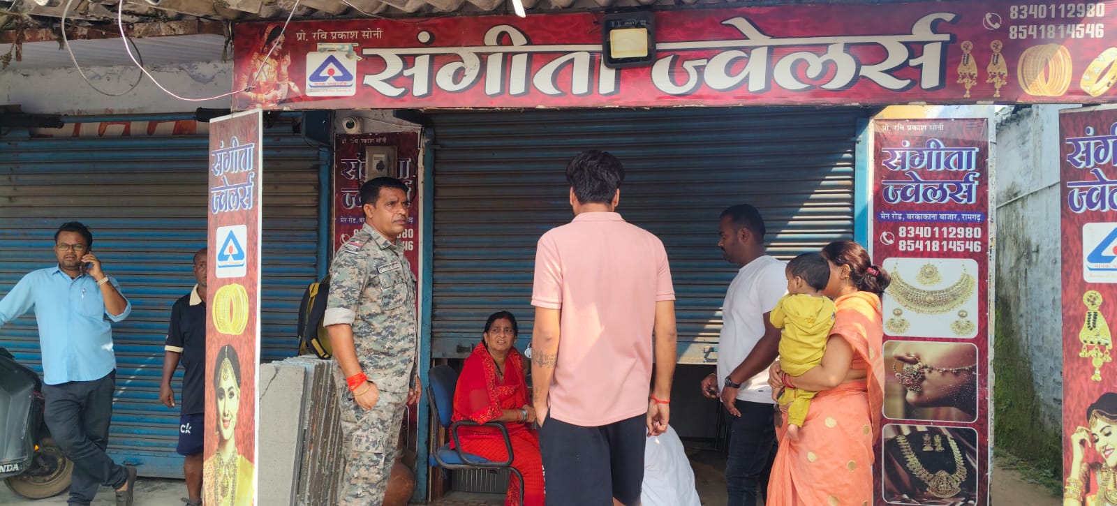 रामगढ़ः जेवर दुकान से चांदी सेट सहित 27 हजार का सामान ले उड़े चोर