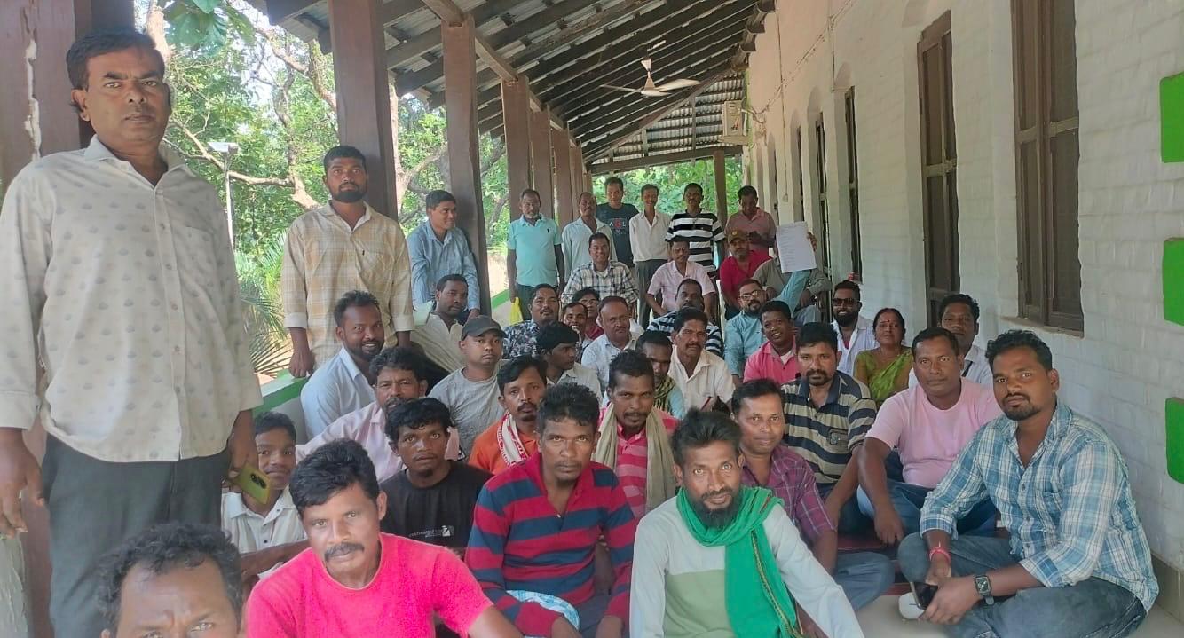 मनोहरपुरः झामुमो की बैठक में देवेंद्र माझी के शहादत दिवस की तैयारी पर चर्चा
