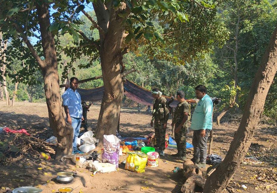 पलामूः अफीम की खेती की चल रही थी तैयारी, पुलिस व वन विभाग ने सामग्री नष्ट की