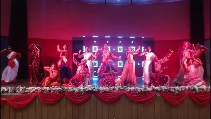 धनबादः टाउन हॉल में सहोदया कल्चर इवनिंग का भव्य आयोजन, 65 स्कूलों के बच्चों ने दी प्रस्तुति