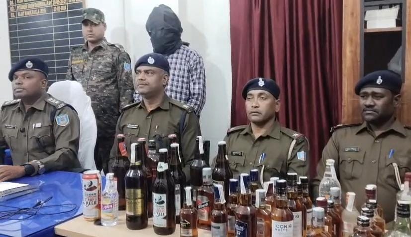 धनबादः निरसा में अवैध शराब के अड्डे पर पुलिस का छापा, एक गिरफ्तार