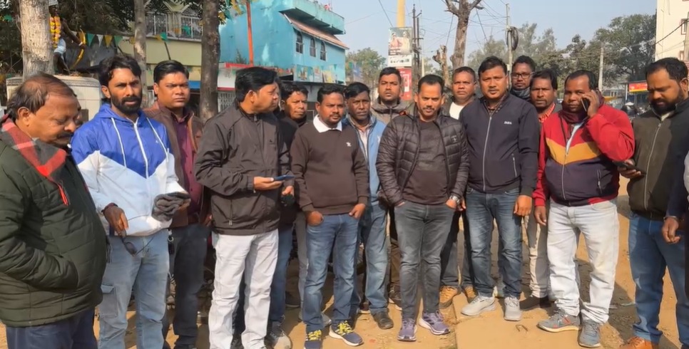 चक्रधरपुरः मंत्री आवास का घेराव करने मनरेगा कर्मी गए रांची