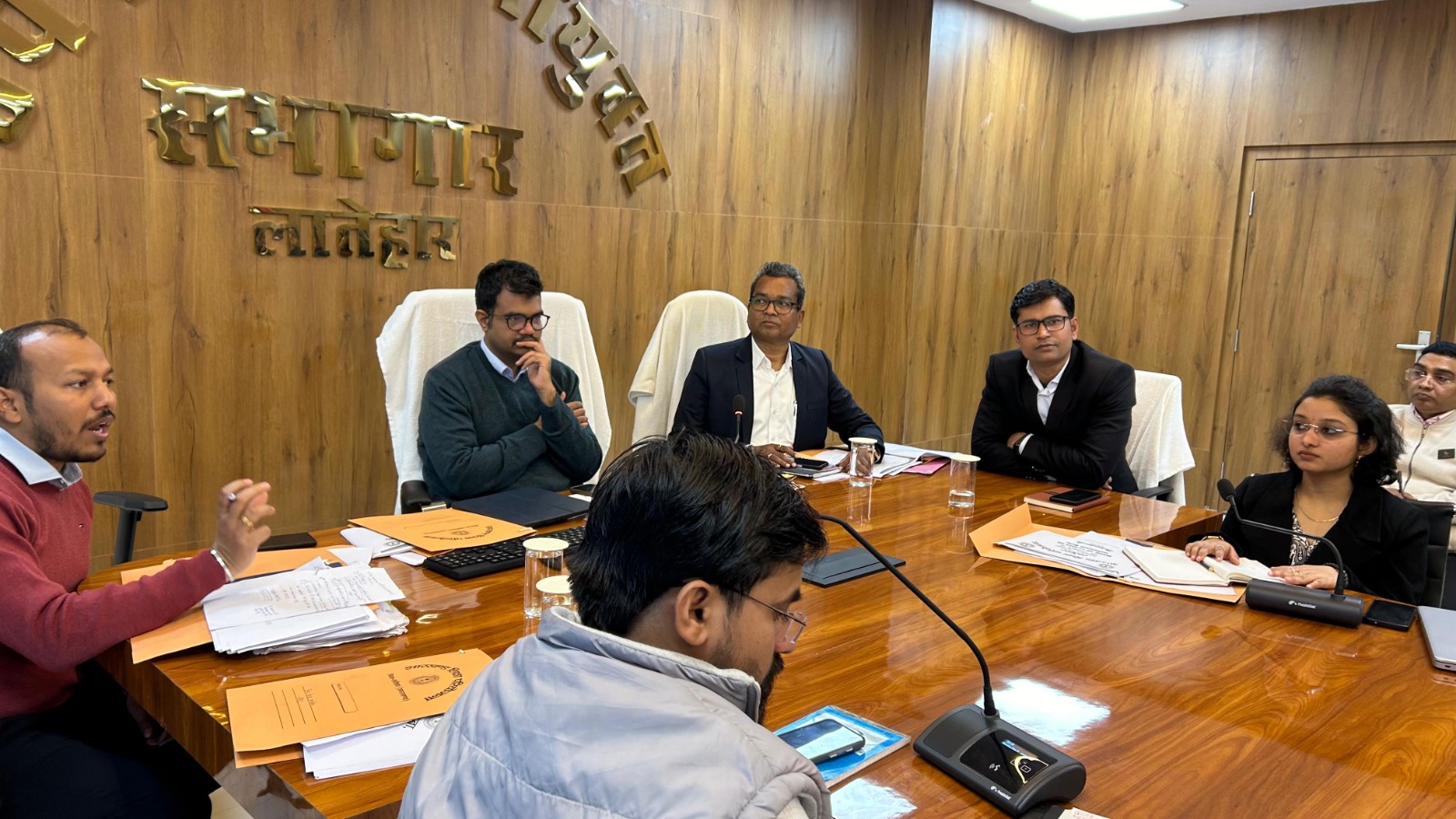 स्कूलों में बच्चों को पोशाक व छात्रवृत्ति समय पर उपलब्ध कराएं: लातेहार डीसी