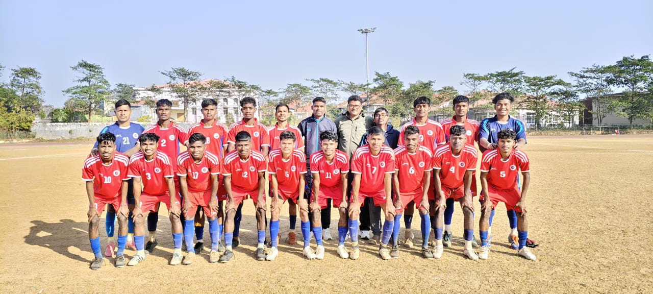 चाईबासाः ईस्ट जोन इंटर यूनिवर्सिटी पुरुष फुटबॉल टूर्नामेंट में केयू की टीम 8-0 से विजयी