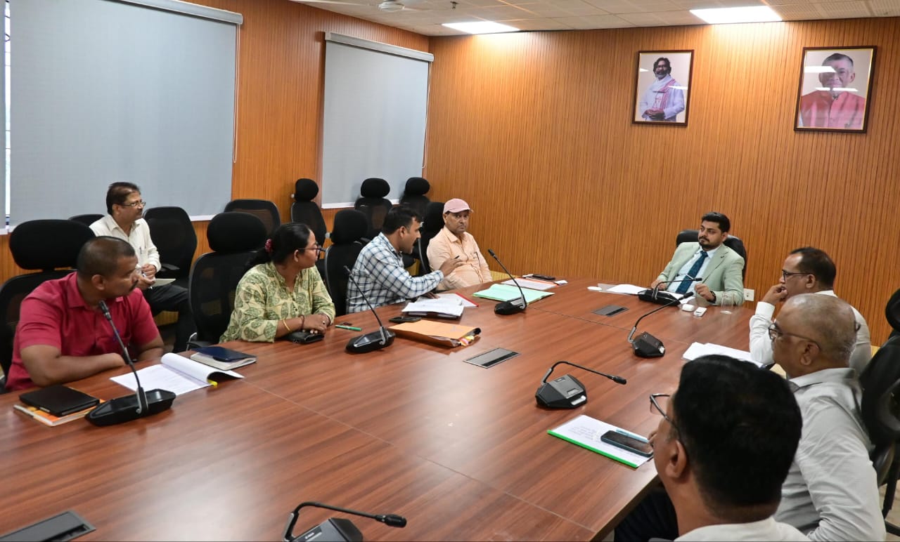 धनबादः कृषक पाठशालाओं को बनाएं मॉडल, संसाधनों का हो सही उपयोग- डीसी