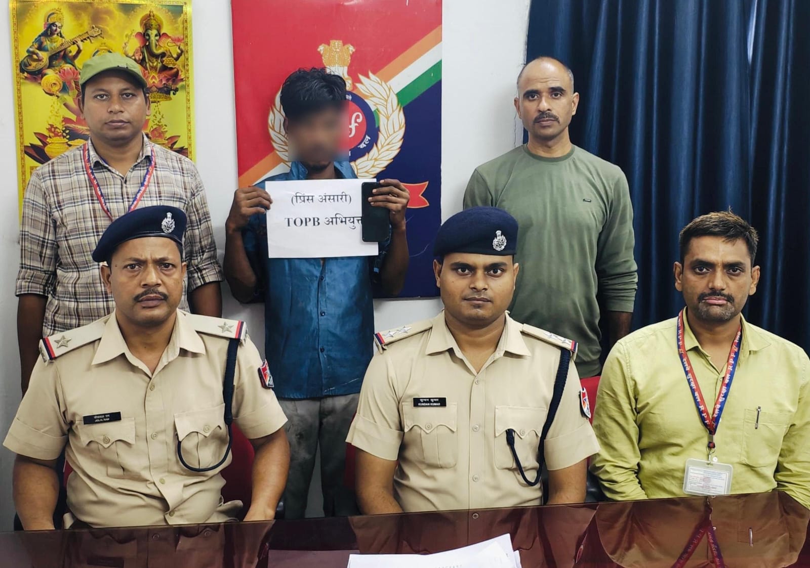 धनबाद रेलवे स्टेशन से मोबाइल चोर रंगेहाथ गिरफ्तार