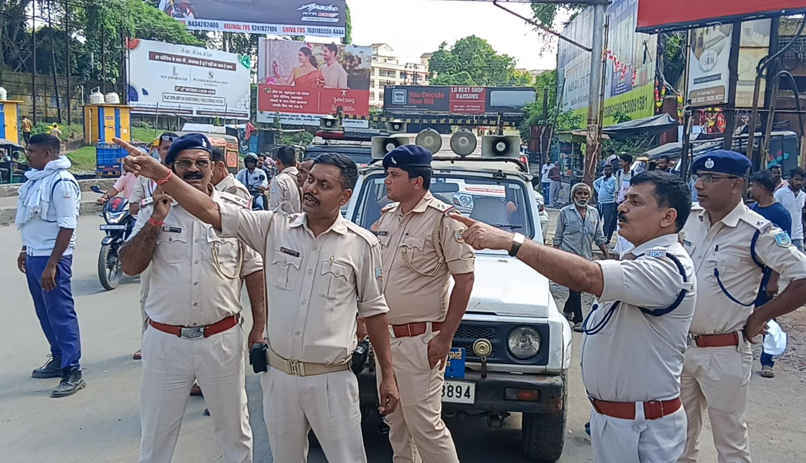 धनबादः नियम तोड़ने वाले टोटो-ऑटो चालकों पर कार्रवाई, 50 वाहन जब्त