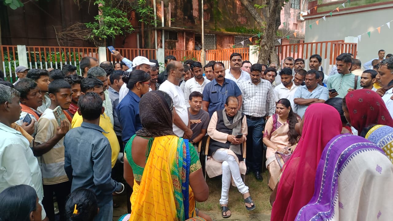पलामूः वित्त मंत्री के आश्वासन के बाद निगमकर्मियों की हड़ताल समाप्त