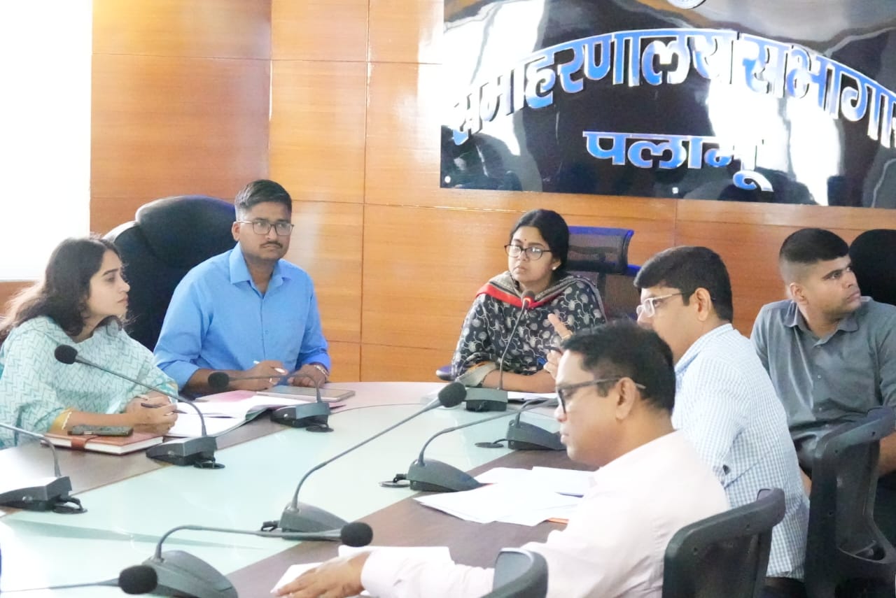 सभी विभाग राजस्व संग्रह में तेजी लाएं: पलामू डीसी