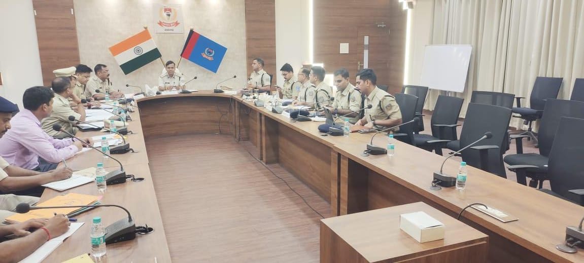 रामगढ़ः आईजी ने की समीक्षा बैठक, कहा- अपराध नियंत्रण व बीट पुलिसिंग पर विशेष ध्यान दें पुलिस अधिकारी