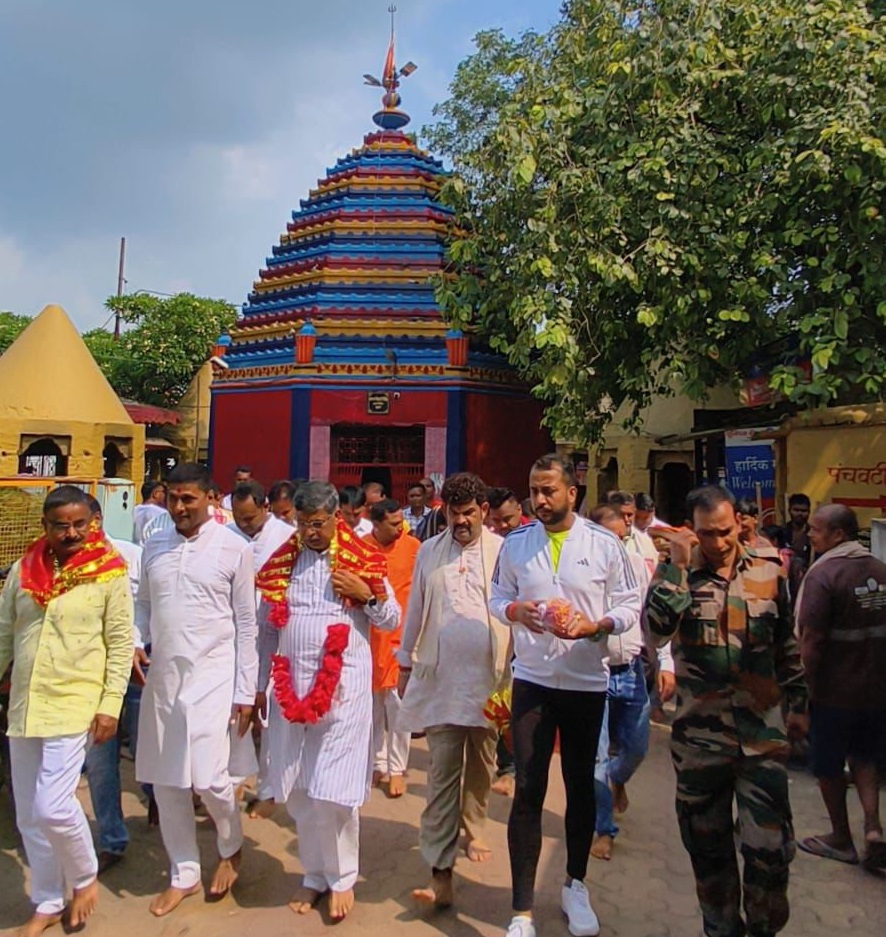 रामगढ़ः प्रदेश भाजपा के कार्यकारी अध्यक्ष आदित्य साहू ने रजरप्पा मंदिर में की पूजा