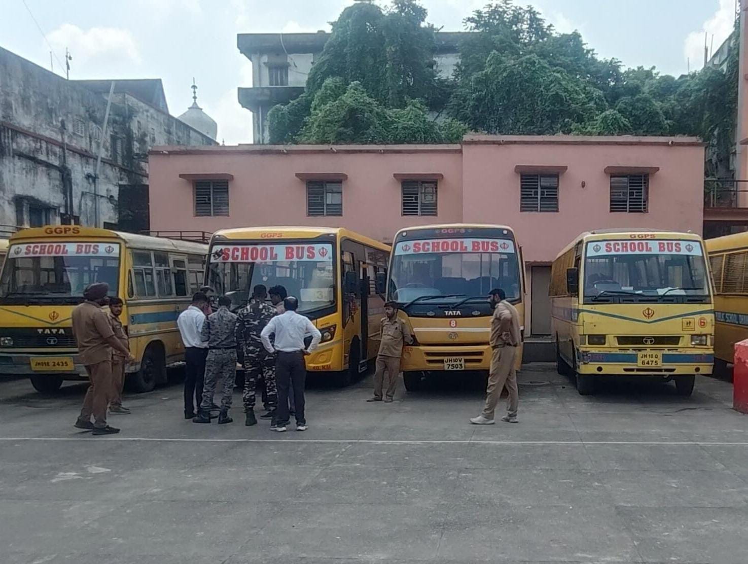 धनबादः डीटीओ ने स्कूल बसों पर की कार्रवाई, 21 वाहनों का काटा 1.66 लाख का चालान