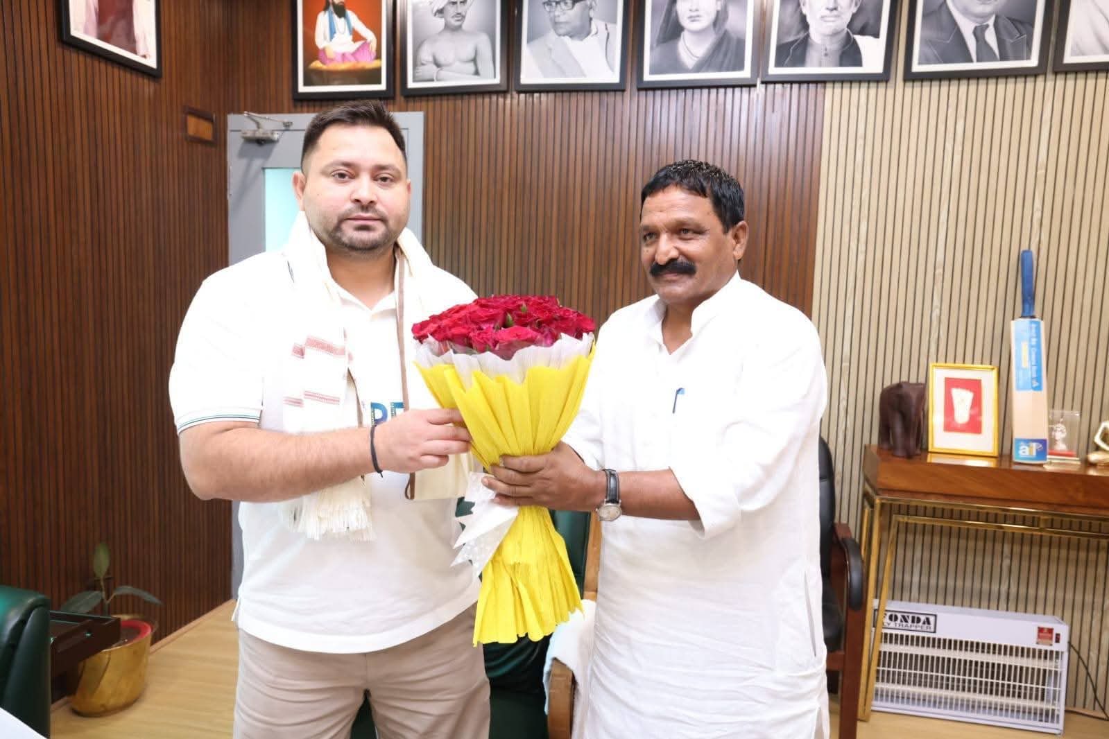 बिहारः चुनाव से पहले नीतीश को झटका, पूर्व मंत्री लक्ष्मेश्वर राय ने RJD का दामन थामा