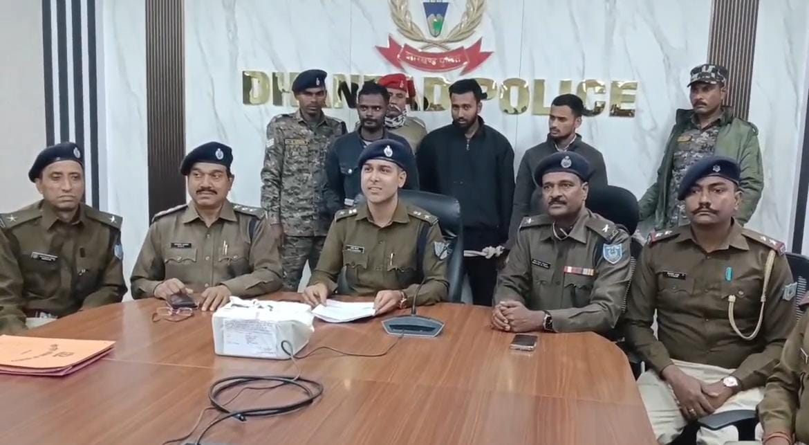 धनबादः किराये के मकान से चल रहा था साइबर ठगी का धंधा, तीन गिरफ्तार