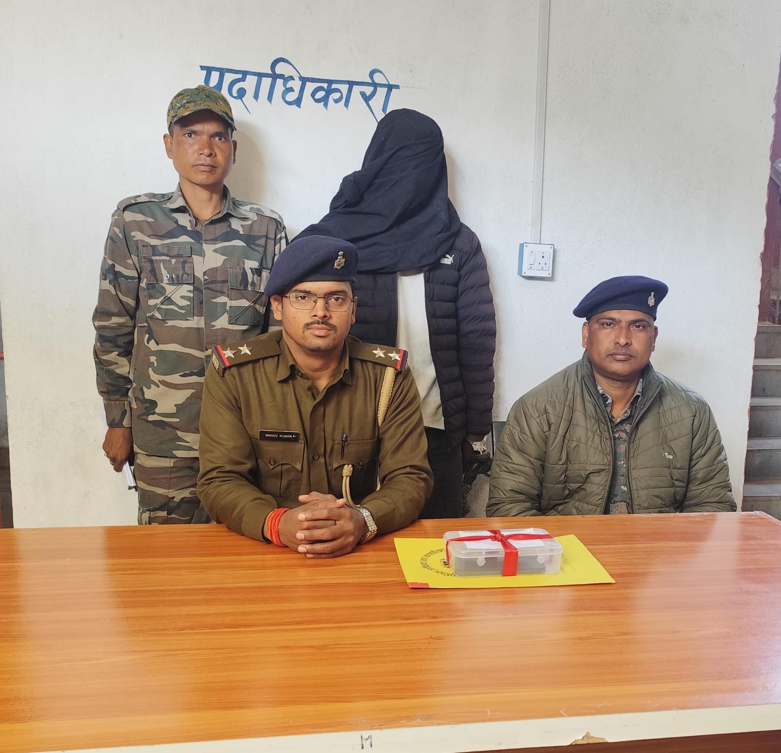 लातेहारः मोबाइल छिनतई मामले में एक आरोपी गिरफ्तार, दो अब भी फरार