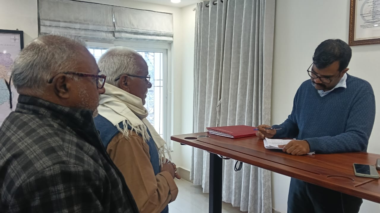 लातेहारः जन शिकायत निवारण में लोगों ने डीसी के समक्ष रखी समस्याएं