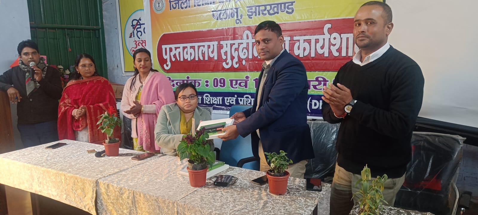 पलामूः कार्यशाला में शिक्षकों को पुस्ताकालयों को सशक्त बनाने की दी गई जानकारी