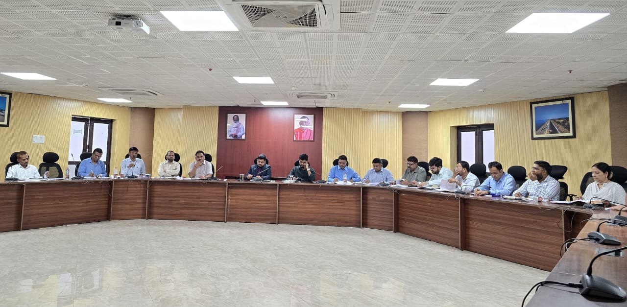 धनबादः वोटरलिस्ट में संशोधन की तैयारी, डीसी ने ERO-AERO संग की समीक्षा