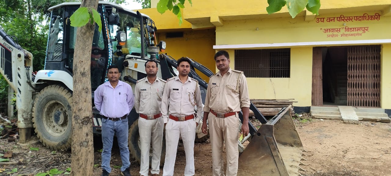 पलामूः कजरू कला जंगल क्षेत्र में अवैध उत्खनन, वन विभाग ने जेसीबी जब्त की