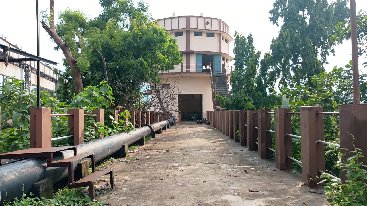 जमशेदपुरः यूसिल बैरेज का शौचालय 6 माह से अधूरा, कर्मी खुले में  शौच करने को विवश