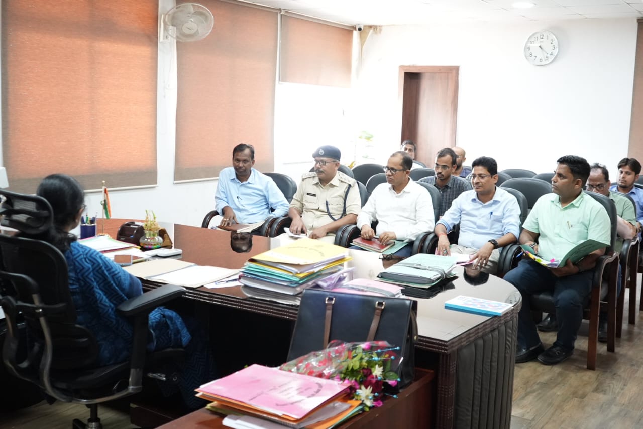 पलामूः डीसी ने की पर्यावरण समिति संग बैठक, हरियाली पर जोर