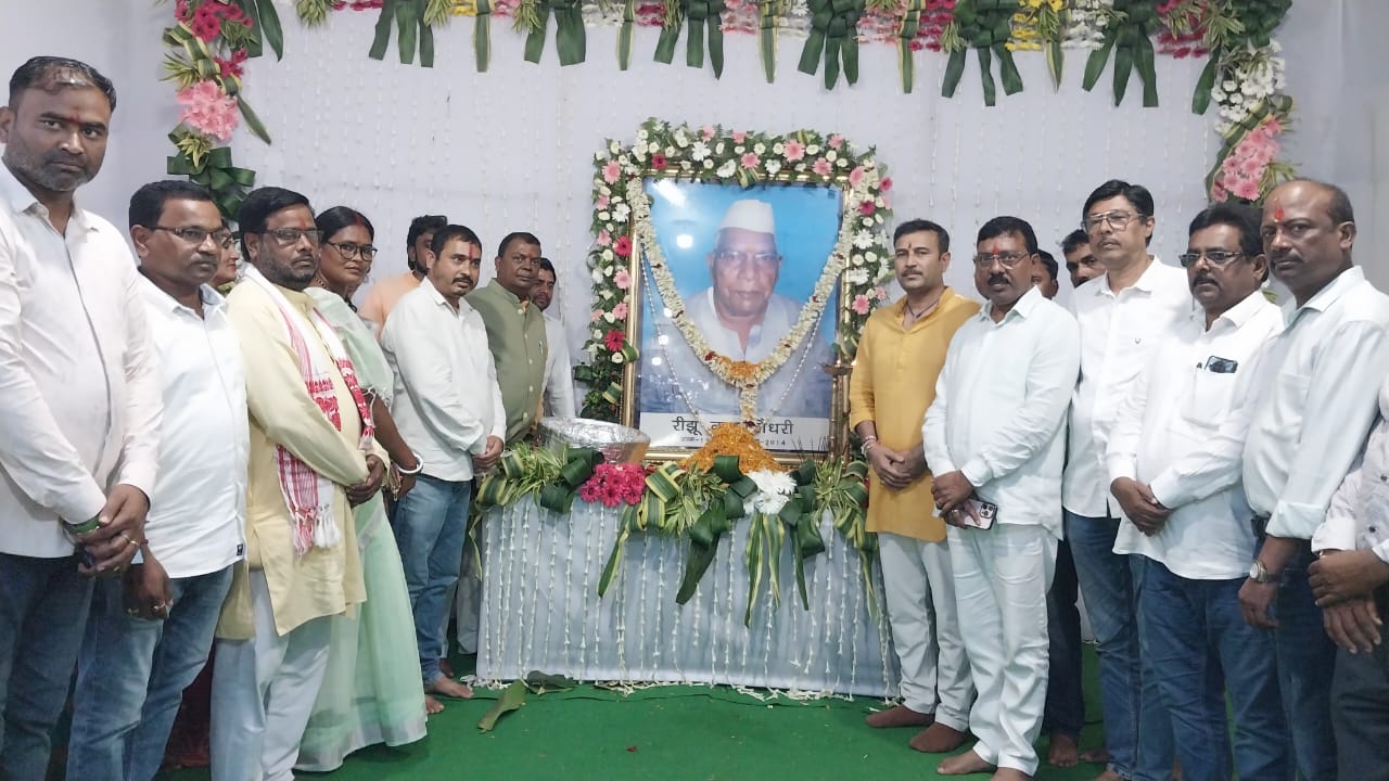 रामगढ़ः चितरपुर में मनी रिझुनाथ चौधरी की पुण्यतिथि, आजसू सुप्रीमो सुदेश ने दी श्रद्धांजलि
