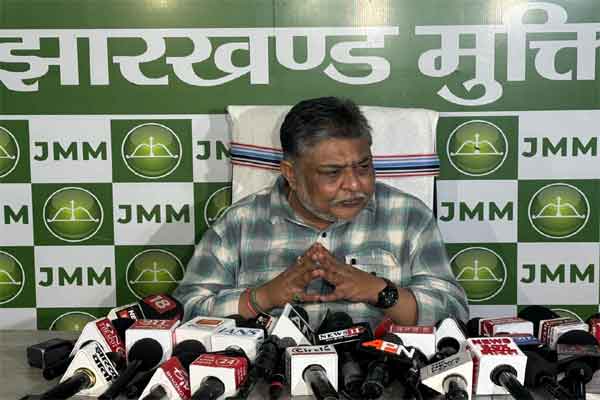 चंपाई पर सुप्रियो का तंज: जो कभी अस्मिता के प्रतीक थे, अब खुद के विचारों से विरोधाभास में