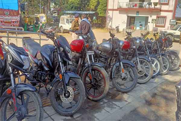 रांची: चोरी की बाइक के साथ 8 गिरफ्तार, अंतर्राज्यीय गिरोह का भंडाफोड़
