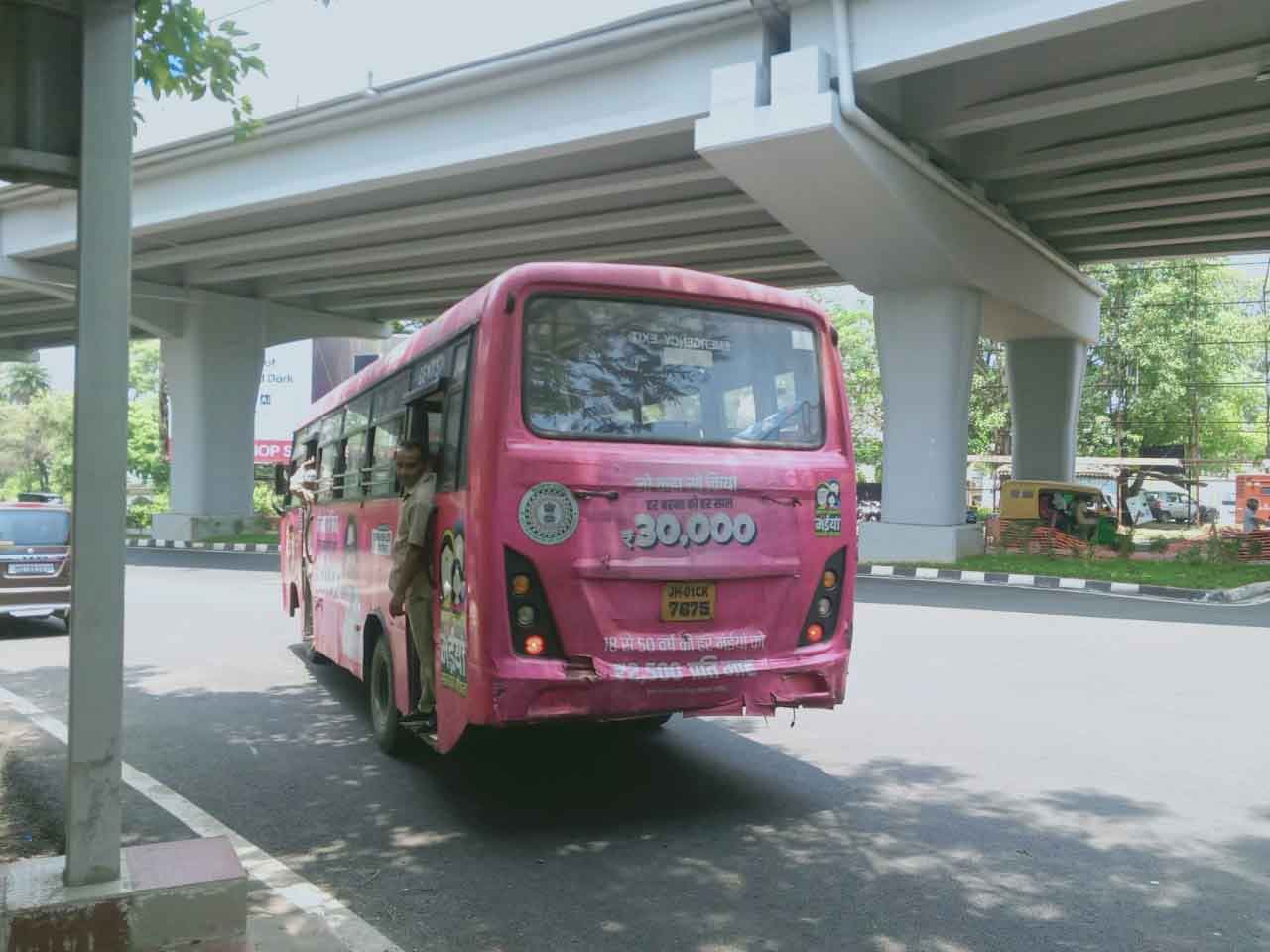 रांची की सिटी बसों में अव्यवस्था चरम पर, हर दिन झगड़ते हैं पैसेंजर