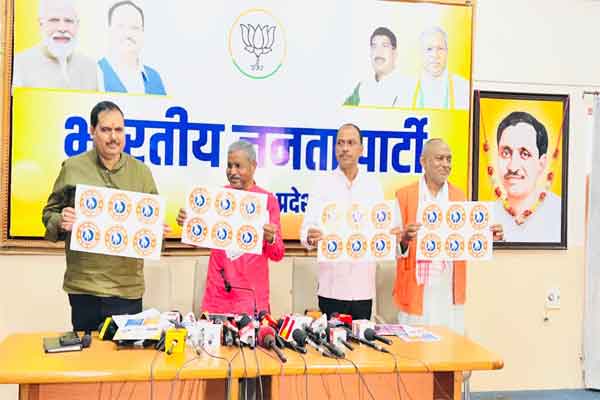 स्वदेशी अपनाकर आत्मनिर्भर भारत के निर्माण में दें योगदान: बाबूलाल मरांडी