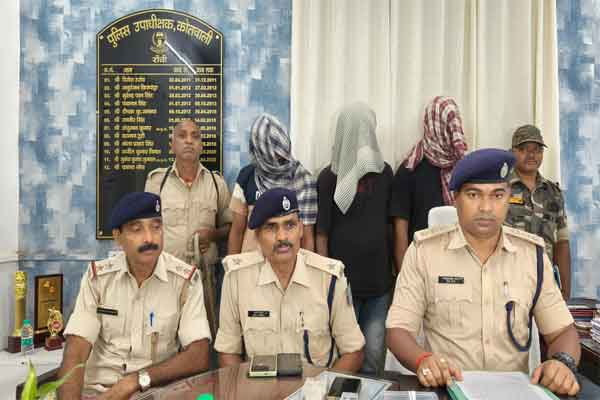 रांची में ब्राउन शुगर गिरोह का भंडाफोड़, एक महिला समेत 5 अरेस्ट