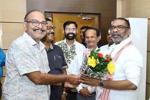 सीएम से मिला झारखंड कल्चरल आर्टिस्ट एसोसिएशन का प्रतिनिधिमंडल