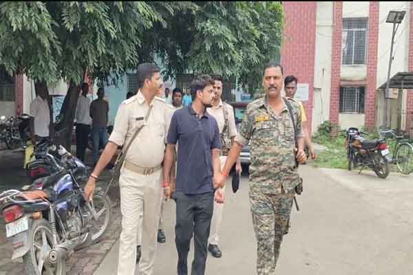 ऑनलाइन पंजी-2 में नाम दर्ज करने के लिए राजस्व कर्मचारी ने मांगी रिश्वत, ACB ने पकड़ा