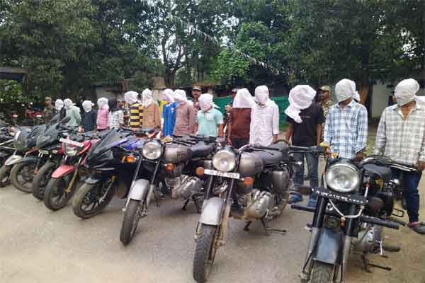 रांची: चोरी की 22 बाइक के साथ 15 अपराधी गिरफ्तार