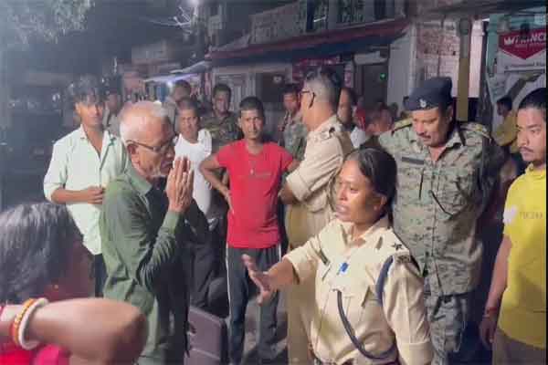 बुजुर्ग भाजपा नेता को मारा सरेआम थप्पड़, दो गुट आपस में भिड़े, पुलिस ने कराया शांत