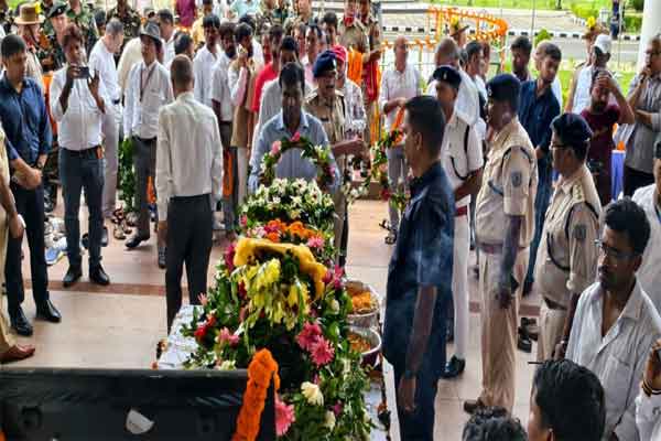 मंत्री रामदास सोरेन को रांची उपायुक्त ने दी श्रद्धांजलि