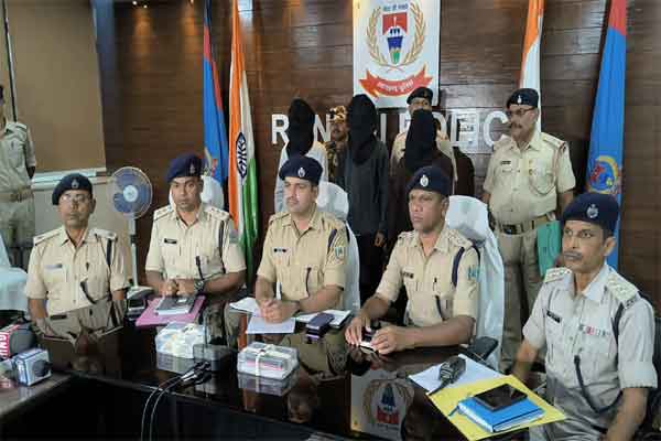 रांची पुलिस की कार्रवाई: 5.60 लाख की ब्राउन शुगर के साथ 3 ड्रग तस्कर गिरफ्तार