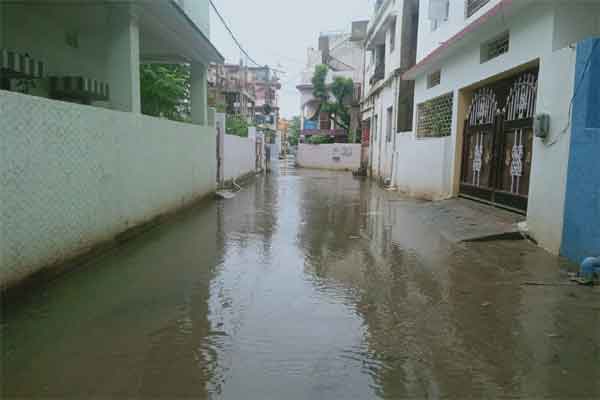 सावधान...ये है पंचशील नगर, मुख्य सड़क बना गया है खतरनाक नाला