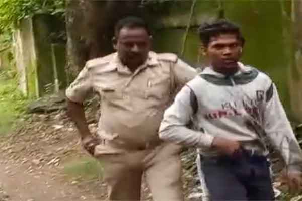 जमशेदपुर : SSP ऑफिस के बाहर पुलिस की जीप से कूदकर आरोपी हुआ फरार