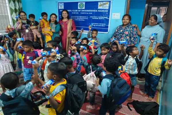 इनर व्हील क्लब ने बच्चों को दी गुड टच और बैड टच की जानकारी