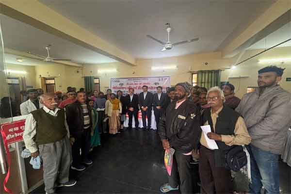 CCL जन आरोग्य केंद्र में नि:शुल्क आंख जांच शिविर, 30 मरीजों में मोतियाबिंद की पुष्टि